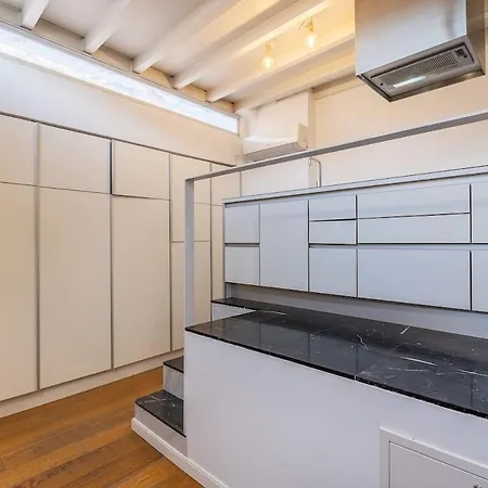 Atico Duplex Con Dos Terrazas Y Solarium En Plena Carrera De La Virgen